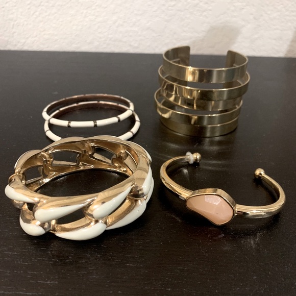Assorted gold bangles - Picture 1 of 1